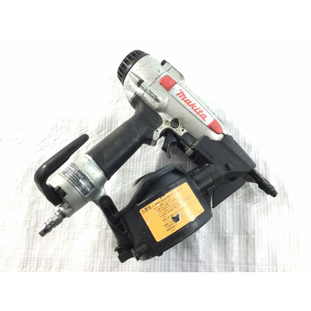 Makita ☆中古品☆makita マキタ 50mm 常圧エア 釘打機 AN514 エア工具 エアツール エア釘打ち機 ロール釘打ち機  64056の通販 by 工具販売専門店Borderless(ラクマ店)｜マキタならラクマ