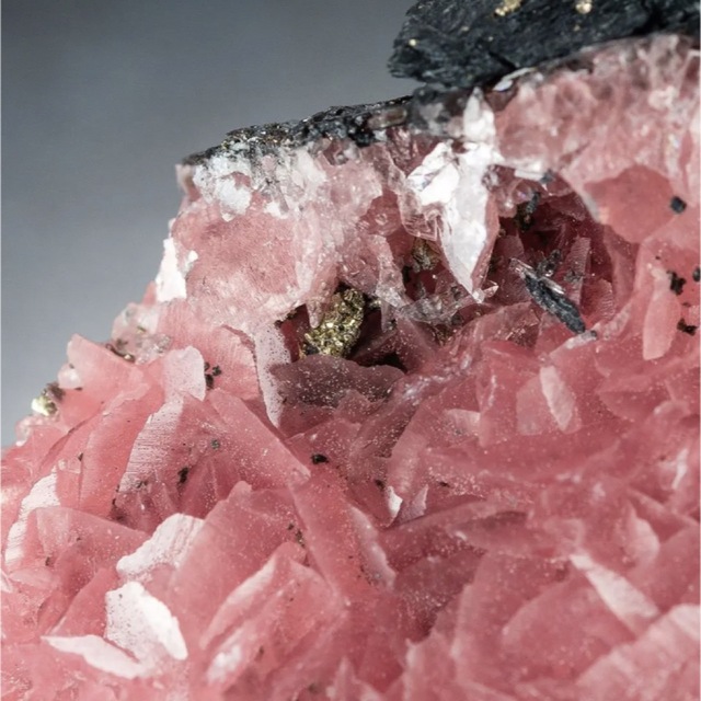 中国 ロードクロサイト C-737 天然石 原石 鉱物標本 鉱石 菱マンガン鉱 エンタメ/ホビーのコレクション(その他)の商品写真