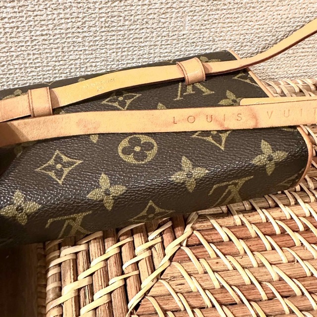 LOUIS VUITTON(ルイヴィトン)の☆LOUIS  VUITTON ルイ ヴィトン ☆ウエストバック☆ レディースのバッグ(ボディバッグ/ウエストポーチ)の商品写真