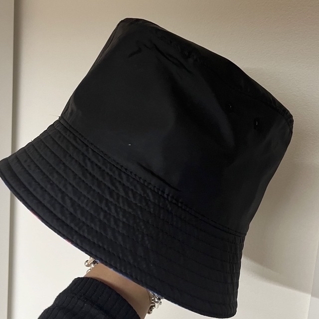 VALENTINO(ヴァレンティノ)のVALENTINO    バレンチノ　ハット　リバーシブル　ブラック メンズの帽子(ハット)の商品写真