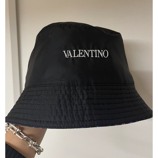 VALENTINO(ヴァレンティノ)のVALENTINO    バレンチノ　ハット　リバーシブル　ブラック メンズの帽子(ハット)の商品写真