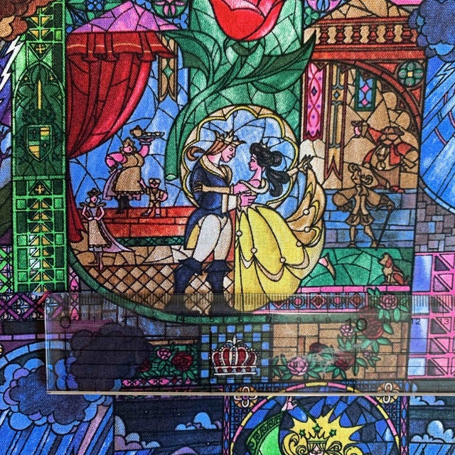 Disney(ディズニー)の【輸入生地】110x45cm 美女と野獣 ステンドグラス ハンドメイドの素材/材料(生地/糸)の商品写真