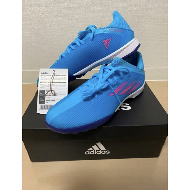 adidas(アディダス)の新品24cm★ adidasサッカートレーニングシューズ  スポーツ/アウトドアのサッカー/フットサル(シューズ)の商品写真