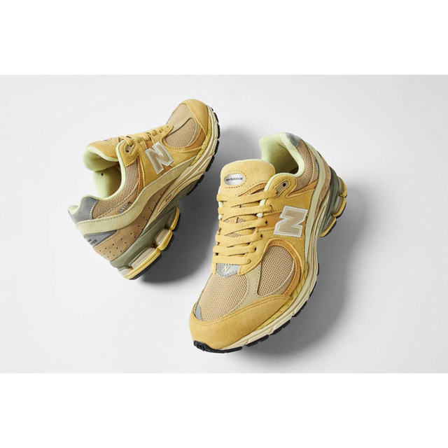 AURALEE New Balance 2002R Yellow Beige