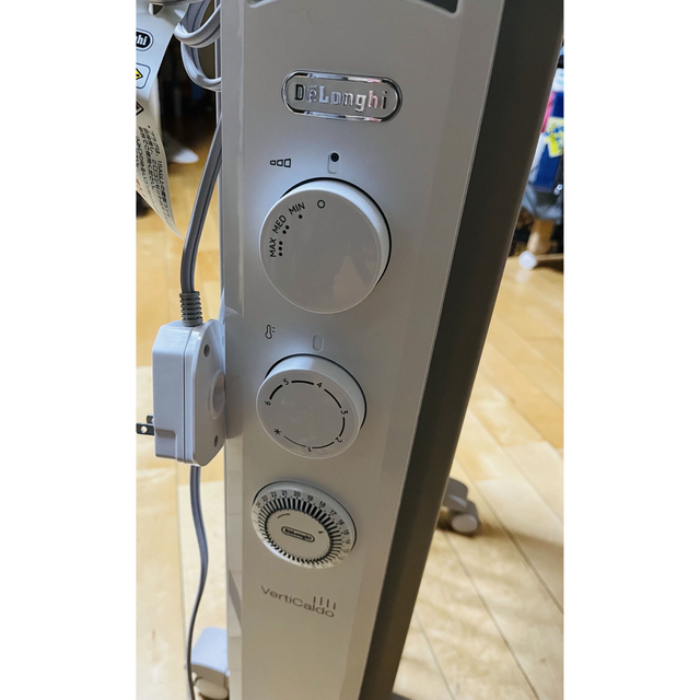 デロンギ ヴェルティカルド オイルヒーター RHJ21F0812-WH | www