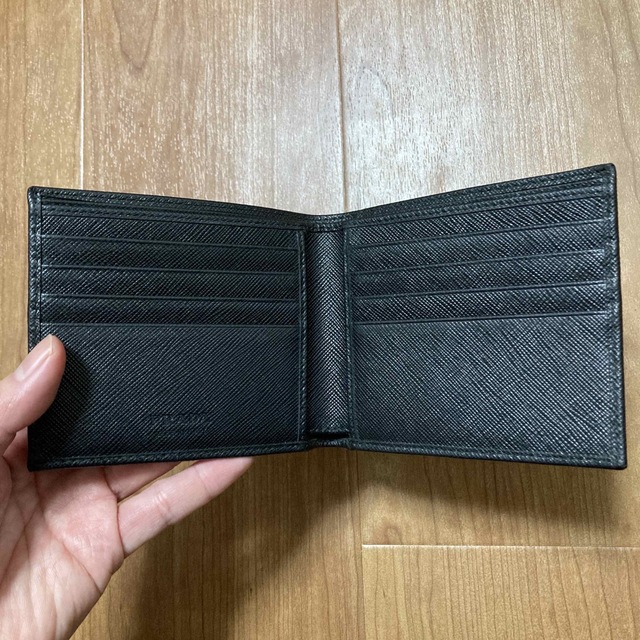 超美品】PRADA(プラダ)二つ折り財布 超美品】PRADA(プラダ)二つ折り財布
