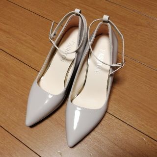 未使用☆グレー ストラップ パンプス エナメル調 ポインテッドトゥ 23cm(ハイヒール/パンプス)