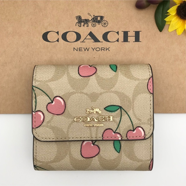 COACH 財布 ★大人気★ トライフォールド ウォレット ハートチェリー 新品