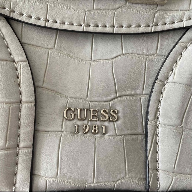 GUESS(ゲス)のGUESS ショルダーバッグ レディースのバッグ(ショルダーバッグ)の商品写真