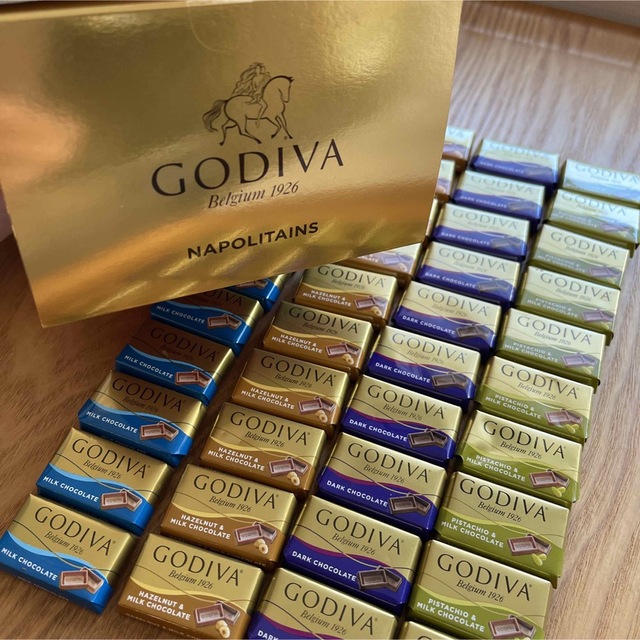 GODIVA(ゴディバ)のGODIVA ゴディバ チョコレート ナポリタン 40枚 食品/飲料/酒の食品(菓子/デザート)の商品写真