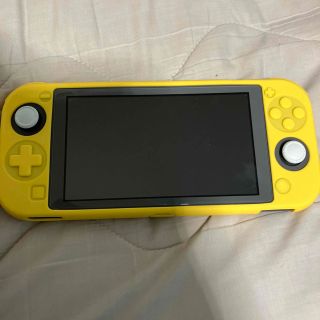 ニンテンドースイッチ(Nintendo Switch)のSwitchlite 本体のみ（カバー付き）(家庭用ゲーム機本体)