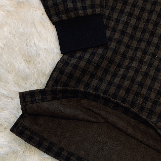 新品 ウエサコミエコ 長袖ポロシャツ 48サイズ 黒×ブラウン 犬刺繍 チェック レディースのトップス(ポロシャツ)の商品写真