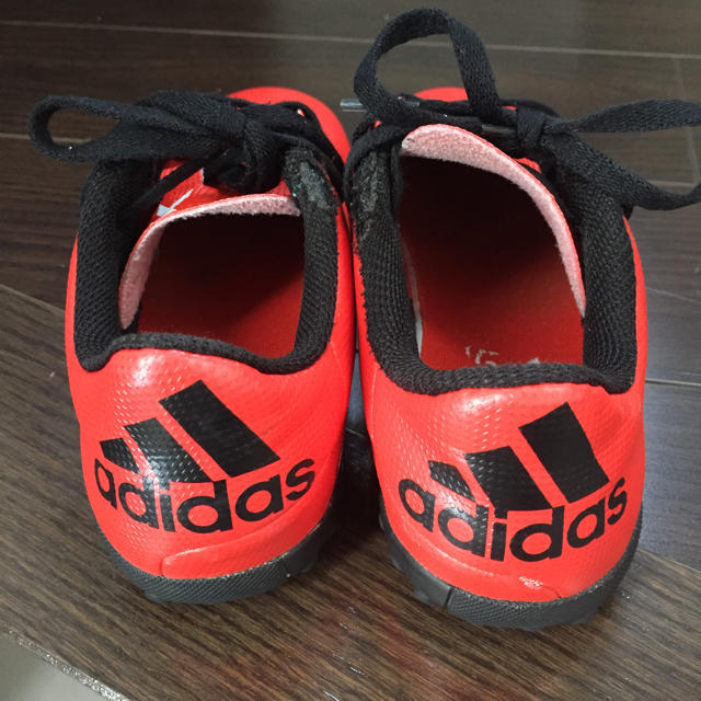 adidas(アディダス)のアディダストレシュー♡19㎝ スポーツ/アウトドアのサッカー/フットサル(シューズ)の商品写真