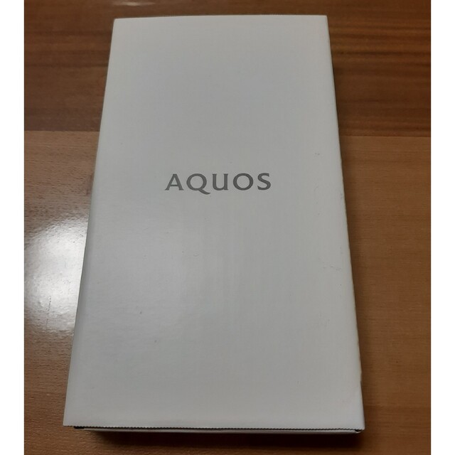 AQUOS(アクオス)のAU AQUOS wish オリーブグリーン  SHG06 スマホ/家電/カメラのスマートフォン/携帯電話(スマートフォン本体)の商品写真