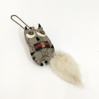 グッチ(Gucci)のGUCCI キーホルダー シェリー 猫 レザー ベージュ(キーホルダー)