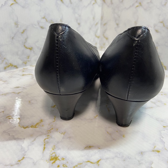 Pitti(ピッティ)の✨バックル付✨ Pittiピッティ　ブラックカラー　レザー　22cm レディースの靴/シューズ(ハイヒール/パンプス)の商品写真