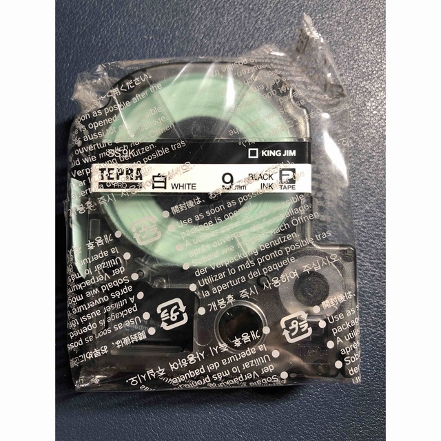 キングジム(キングジム)のテプラ・プロ テープカートリッジ 白ラベル 9mm 黒文字 SS9K(1コ入) インテリア/住まい/日用品のオフィス用品(OA機器)の商品写真