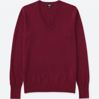 ユニクロ(UNIQLO)のユニクロ　エクストラファインメリノVネックセーター（長袖）レッド　S(ニット/セーター)