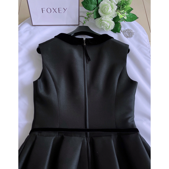 FOXEY(フォクシー)のFOXEY  レディベルベットワンピース38 新品同様　Rene レディースのワンピース(ひざ丈ワンピース)の商品写真