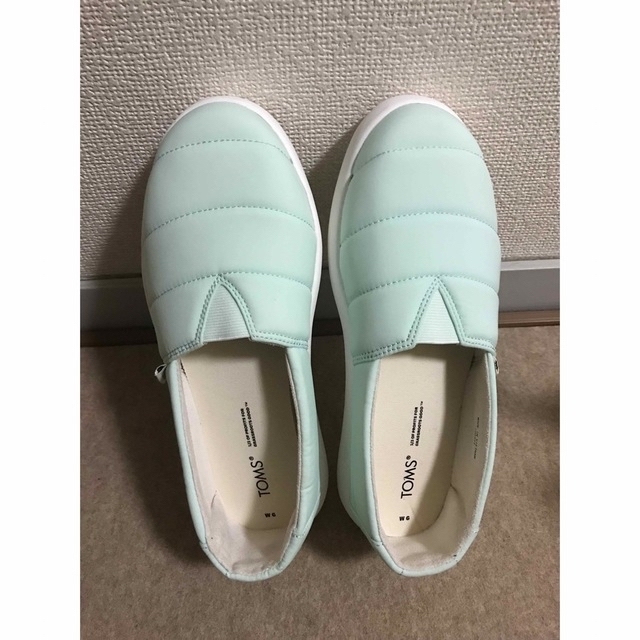 TOMS(トムズ)のTOMS シューズ  W6 キッズ/ベビー/マタニティのキッズ靴/シューズ(15cm~)(スリッポン)の商品写真