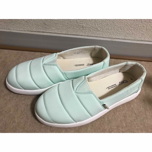 TOMS(トムズ)のTOMS シューズ  W6 キッズ/ベビー/マタニティのキッズ靴/シューズ(15cm~)(スリッポン)の商品写真