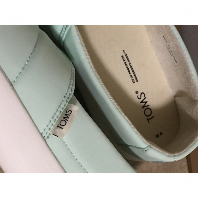 TOMS(トムズ)のTOMS シューズ  W6 キッズ/ベビー/マタニティのキッズ靴/シューズ(15cm~)(スリッポン)の商品写真