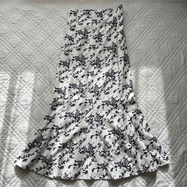 GRL(グレイル)の花柄ハイウエストバックスリットマーメイドスカート[gc100] レディースのスカート(ロングスカート)の商品写真
