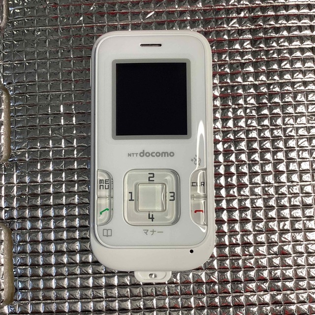 NTTdocomo(エヌティティドコモ)のdocomo キッズ携帯　HW-02C  未使用品 スマホ/家電/カメラのスマートフォン/携帯電話(携帯電話本体)の商品写真