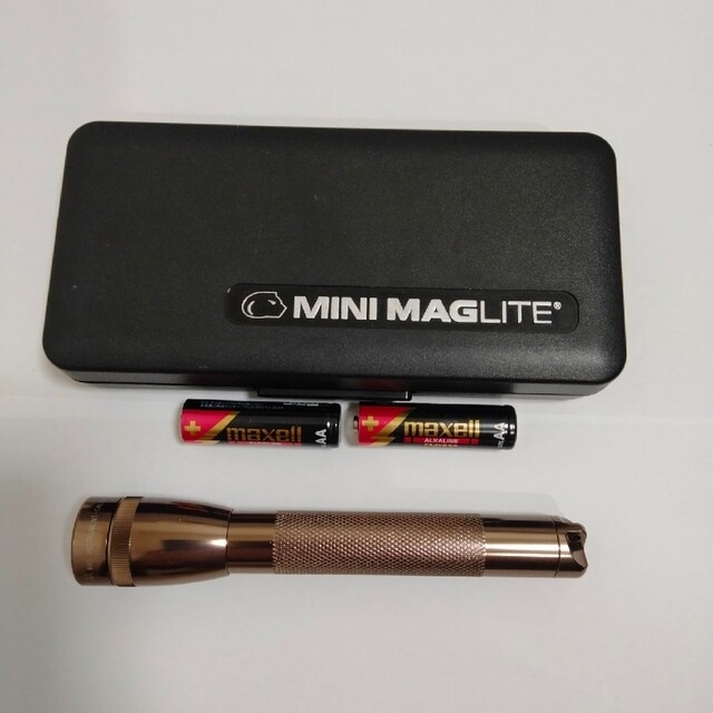 MAG-LITE(マグライト)のマグライト　MINI MAGLITE ケース付き　懐中電灯　防災　アウトドア スポーツ/アウトドアのアウトドア(ライト/ランタン)の商品写真