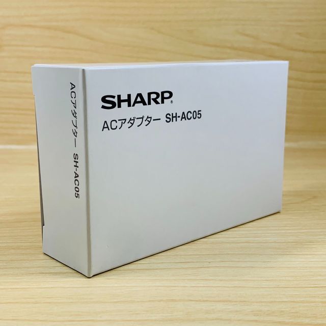 SHARP(シャープ)の新品 箱 説明書 付き 高速充電器 タイプC ACアダプター SH-AC05 スマホ/家電/カメラのスマートフォン/携帯電話(バッテリー/充電器)の商品写真