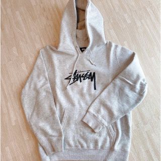 ステューシー(STUSSY)のSTUSSY パーカー　Sサイズ　ライトグレー(パーカー)