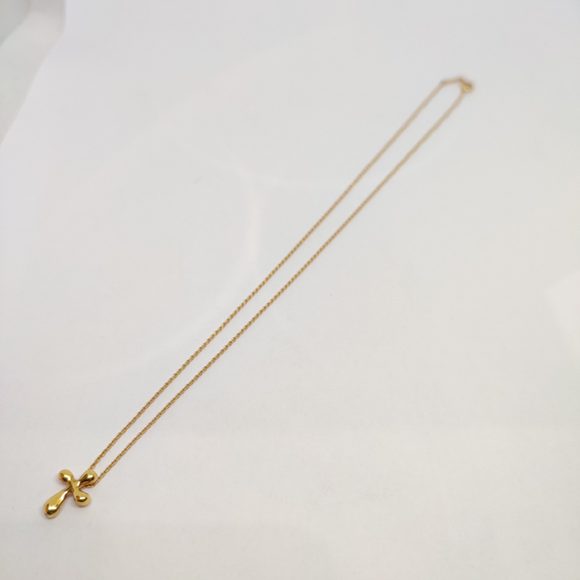 Tiffany & Co.(ティファニー)のお値下げ不可　ティファニー 18K スモールクロス ネックレス ジュウル レディースのアクセサリー(ネックレス)の商品写真