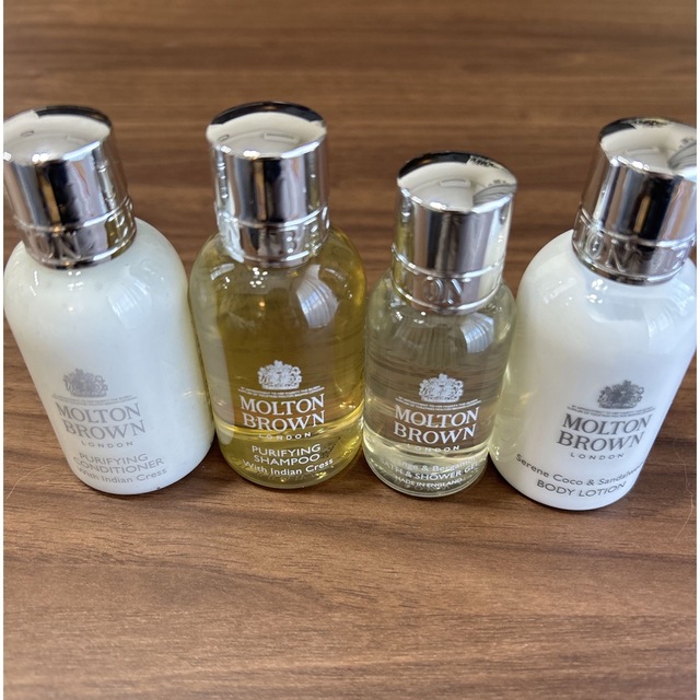 MOLTON BROWN(モルトンブラウン)のMOLTON BROWN アメニティセット4点 コスメ/美容のキット/セット(サンプル/トライアルキット)の商品写真