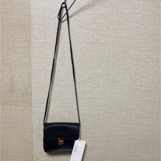 ［タグ付き未使用］フェイクレザーショルダーバッグ 金具  レディースのバッグ(ショルダーバッグ)の商品写真
