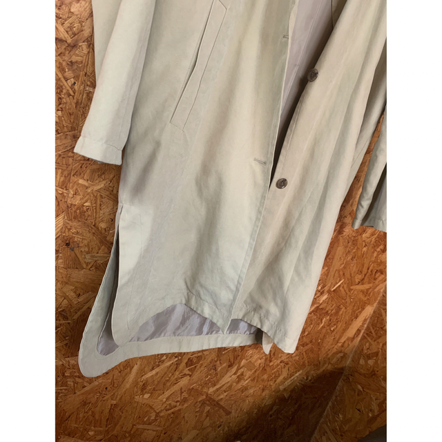OSMOSIS(オズモーシス)のオズモーシス　コート　ベージュ　スリット レディースのジャケット/アウター(トレンチコート)の商品写真