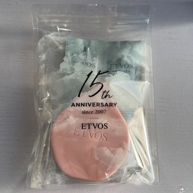 ETVOS(エトヴォス)の新品未開封15thアニバーサリーリラクシングマッサージブラシキット マットピンク コスメ/美容のヘアケア/スタイリング(ヘアブラシ/クシ)の商品写真