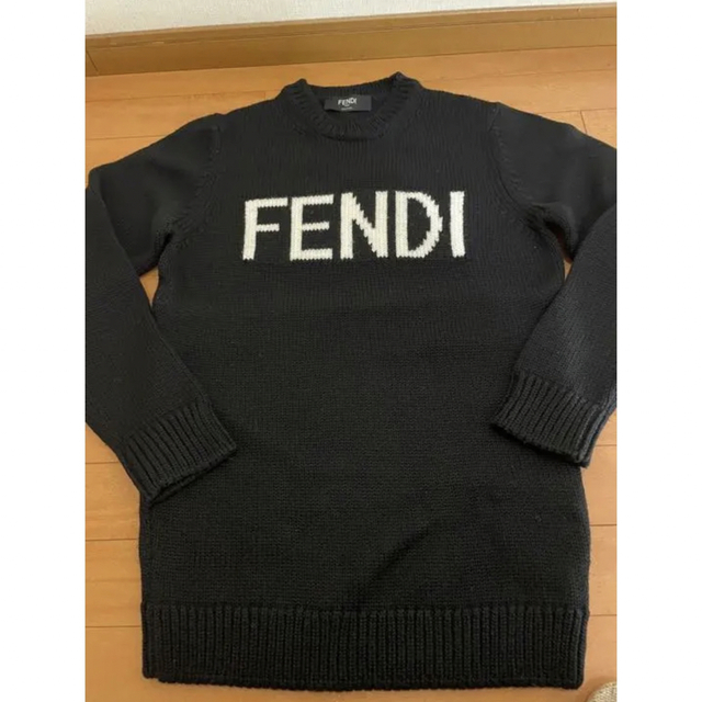  海外ブランド  FENDI ロゴ　ニットセーター FENDI - ニット+セーター