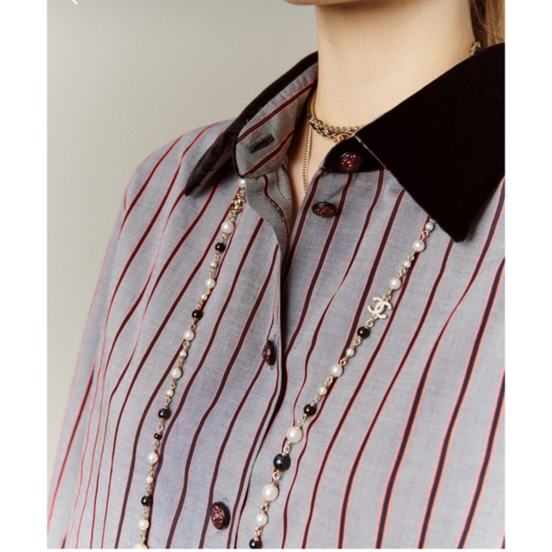 CHANEL(シャネル)の新品CHANEL2022/2023AWプレコレクションシャツピンクストライプ36 レディースのトップス(シャツ/ブラウス(長袖/七分))の商品写真