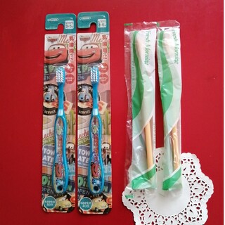 ディズニー(Disney)の歯ブラシ４本　カーズ＆旅行用(歯ブラシ/歯みがき用品)