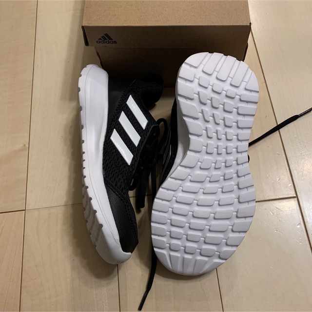 adidas(アディダス)の⭐︎新品　アディダス　adidas スニーカー　AltaRun K キッズ/ベビー/マタニティのキッズ靴/シューズ(15cm~)(スニーカー)の商品写真