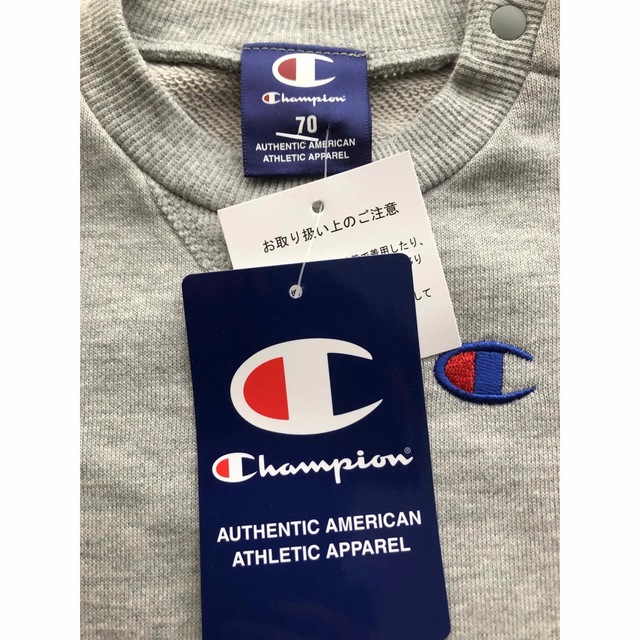 Champion(チャンピオン)の大人気グレー　新品未使用　タグ付き　チャンピオン  ベビートレーナー　70サイズ キッズ/ベビー/マタニティのベビー服(~85cm)(トレーナー)の商品写真