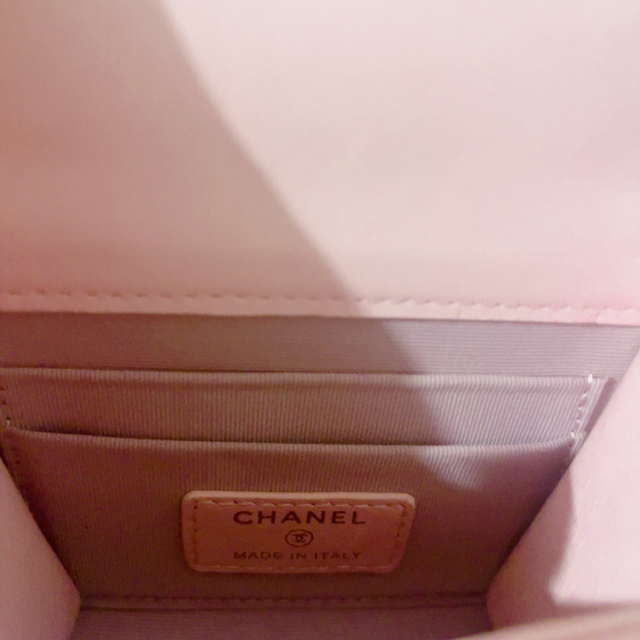 世界的に CHANEL ピンク バッグ チェーンクラッチ マトラッセ CHANEL