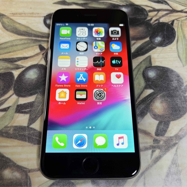 iPhone(アイフォーン)のiPhone 6 Space Gray 16 GB au スマホ/家電/カメラのスマートフォン/携帯電話(スマートフォン本体)の商品写真