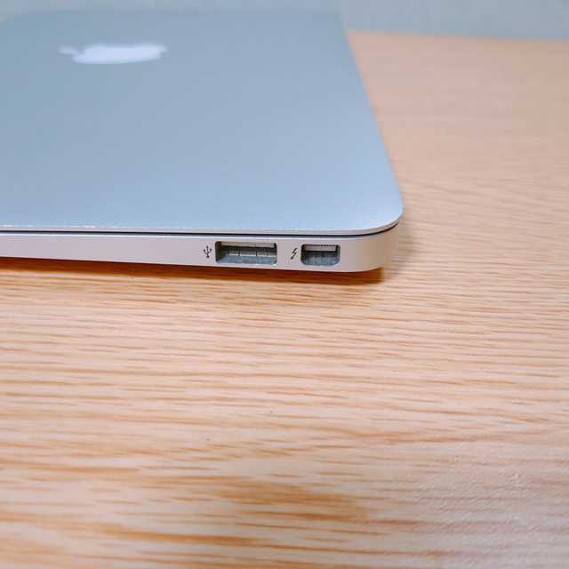 Apple(アップル)のMacBook Air(11インチフルスペック)  小さいボディに驚くべきパワー スマホ/家電/カメラのPC/タブレット(ノートPC)の商品写真