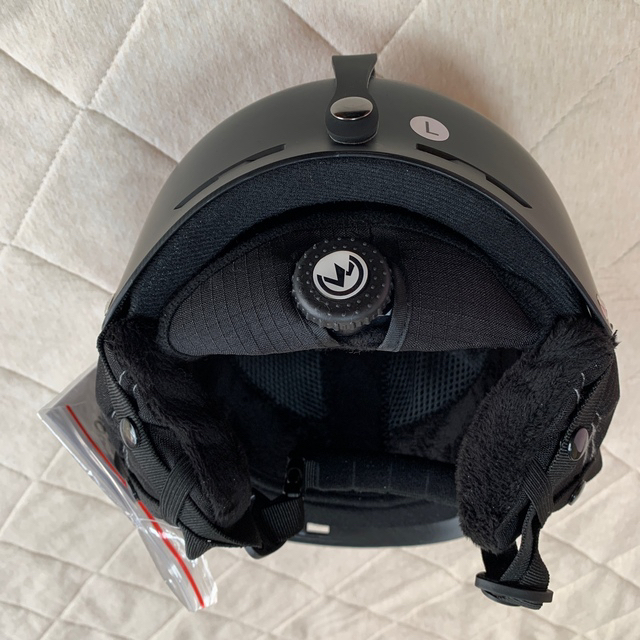 スノーボードヘルメット新品 つや消しブラック サイズL 頭囲56〜61