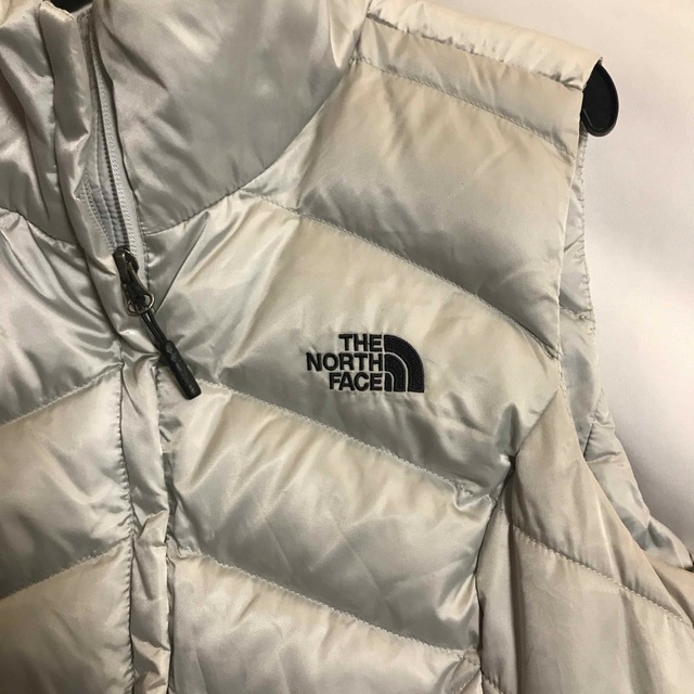 THE NORTH FACE(ザノースフェイス)のザノースフェイス　ダウンベストＭ訳あり レディースのジャケット/アウター(ダウンベスト)の商品写真