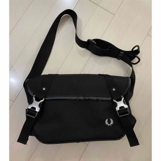 フレッドペリー FRED PERRY ショルダーバッグ ボディーバッグ