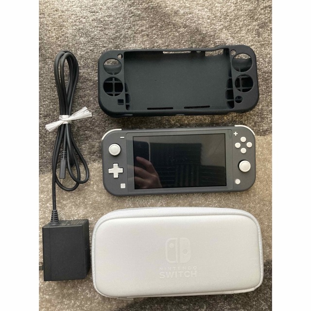 SALE中【ほぼ新品】新型Switch　ニンテンドースイッチ　液晶本体のみ