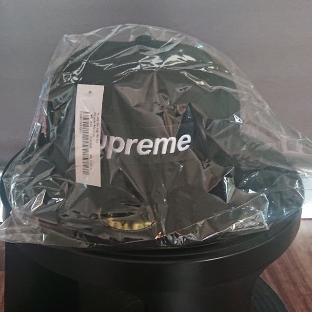 Supreme(シュプリーム)のSupreme NewEra Box Logo キャップ メンズの帽子(その他)の商品写真