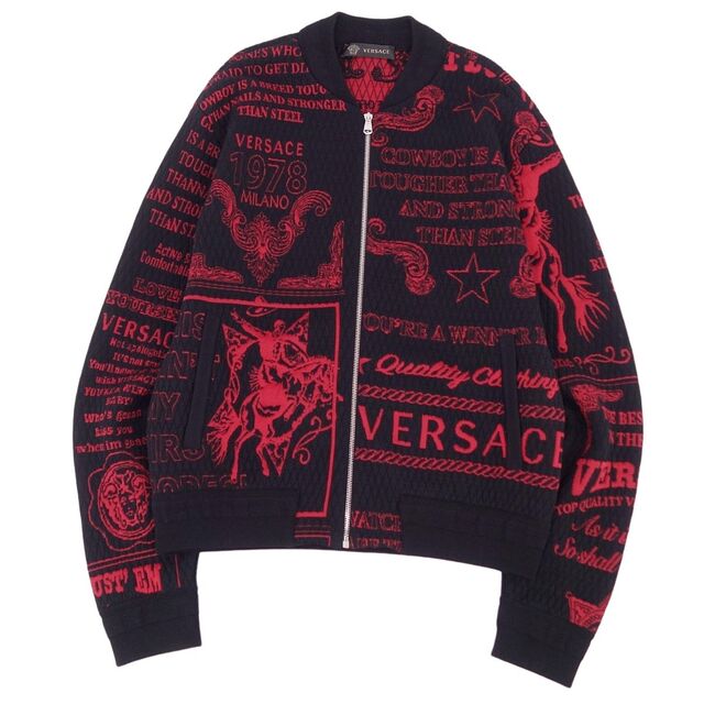 VERSACE(ヴェルサーチ)の美品 ヴェルサーチ VERSACE ジャケット ウール ニット ボンバージャケット メンズ ブルゾン 総柄 アウター 52(L相当) ブラック/レッド メンズのジャケット/アウター(その他)の商品写真